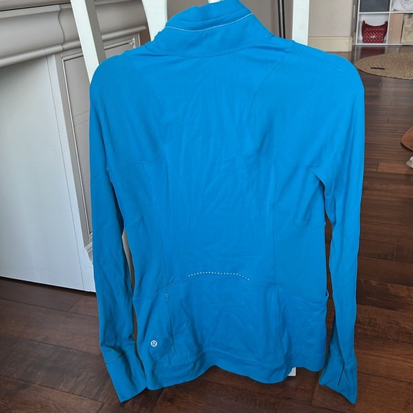 Lululemon Far and Free Jacket in Hawaiian Blue - Picture 2 of 2